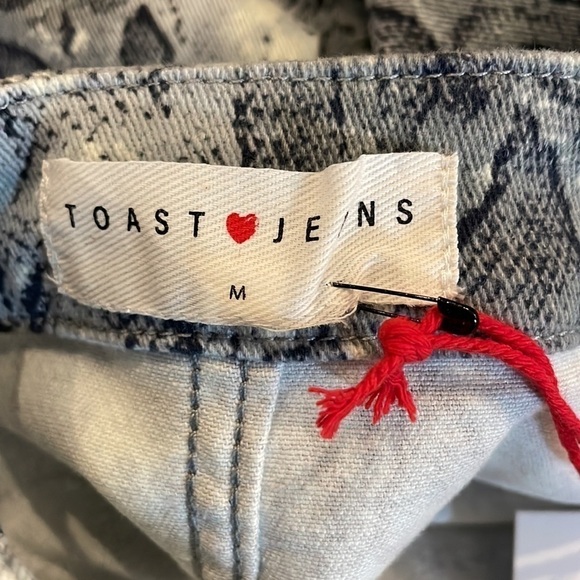 Toast Jeans Zip Front Snakeskin Print Skirt - Picture 12 of 13